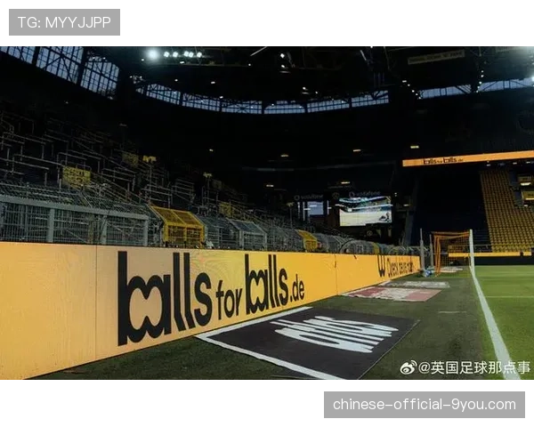 多特蒙德球迷远征伦敦，赛前在酋长球场外举行合唱活动